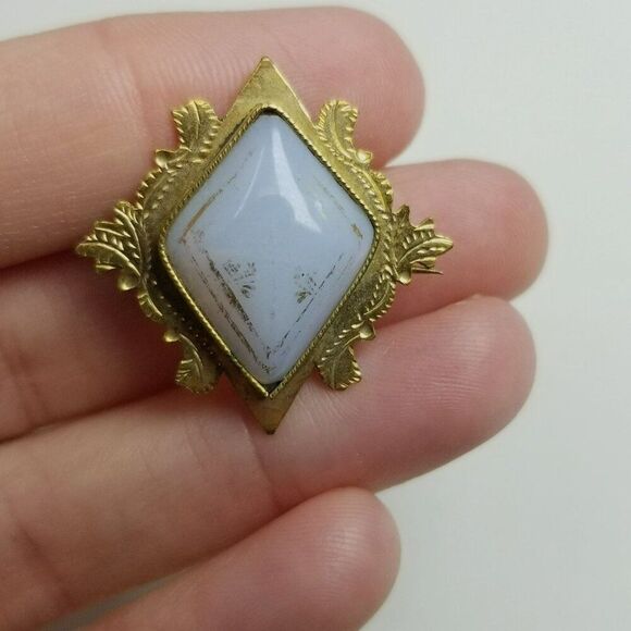 Antique Victorian Style C Clasp Glass Cabochon Brooch Gold Tone Frame Estate - Picture 6 of 6